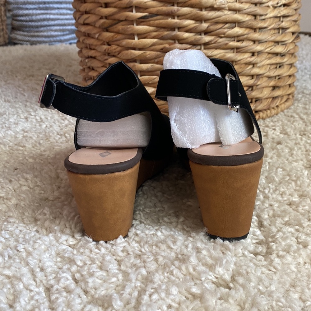 Joli Jolimall Black Faux Leather Platforms - Picture 7 of 10